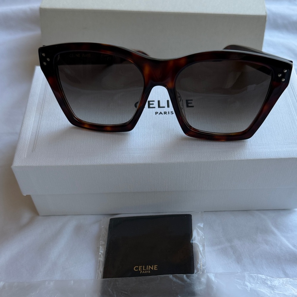 Celine Tortoiseshell Oversized Cat-Eye Sunglasses with Brown Gradient Lenses